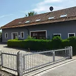 Aussergewoehnliche Atelierferienwohnung Mit Balkon An Der Donau *