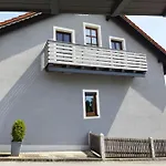 Aussergewoehnliche Atelierferienwohnung Mit Balkon An Der Donau * Winzer