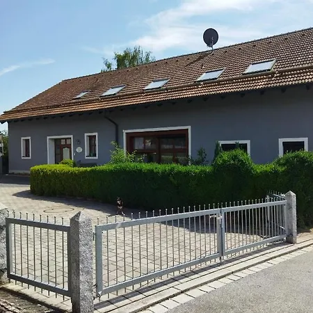 Aussergewoehnliche Atelierferienwohnung Mit Balkon An Der Donau *