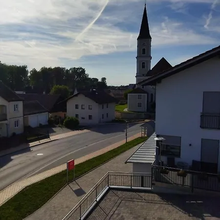 Aussergewoehnliche Atelierferienwohnung Mit Balkon An Der Donau * Winzer
