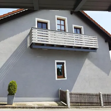 Aussergewoehnliche Atelierferienwohnung Mit Balkon An Der Donau * Winzer
