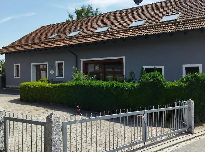 Aussergewoehnliche Atelierferienwohnung Mit Balkon An Der Donau *